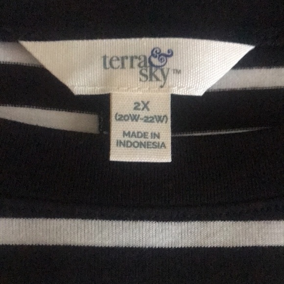 T-shirt Dress with Short Sleeve Rolled Cuff Striped Black & White New With Tags - Picture 4 of 5